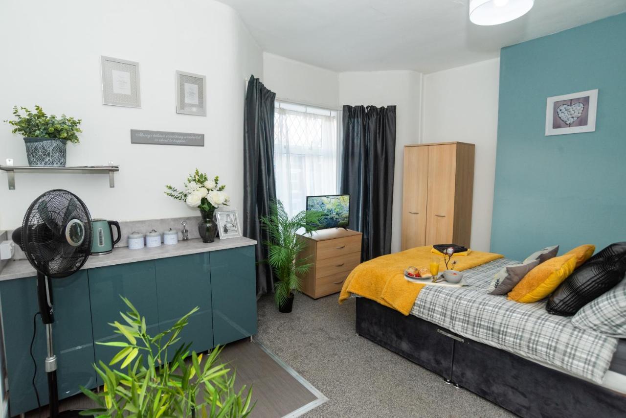 Bentley House With En-Suites Crewe Εξωτερικό φωτογραφία