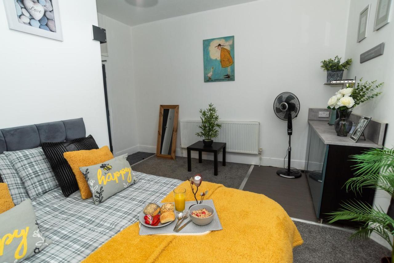 Bentley House With En-Suites Crewe Εξωτερικό φωτογραφία